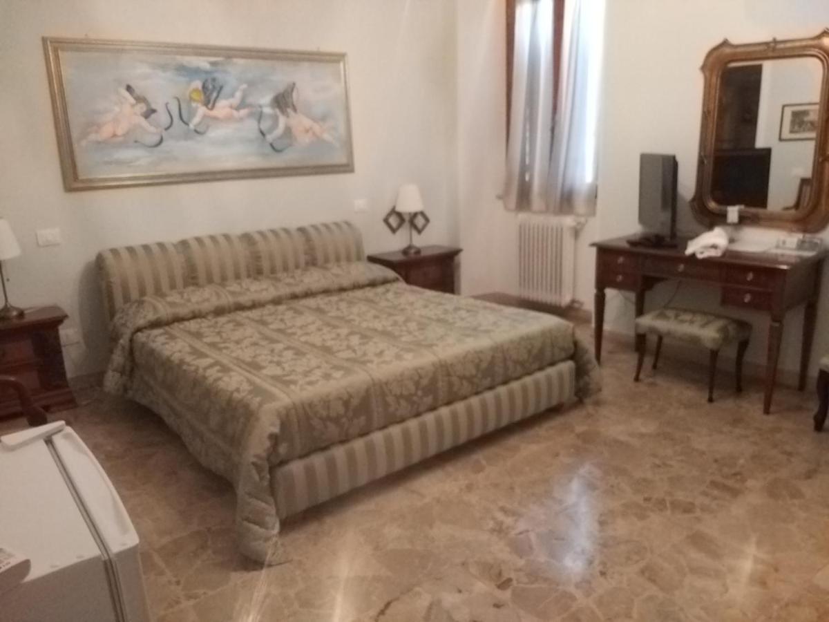Antica Casa Di Famiglia Hotel Castiglione del Lago Ngoại thất bức ảnh