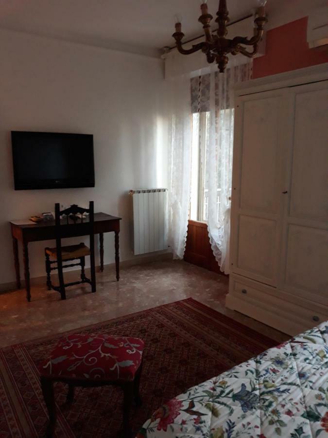 Antica Casa Di Famiglia Hotel Castiglione del Lago Ngoại thất bức ảnh